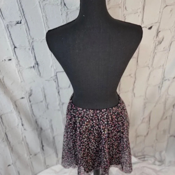 WOMENS | Elle Mini Floral Skirt with Banded Waist and Lace Overlay | Size Medium - Picture 6 of 8